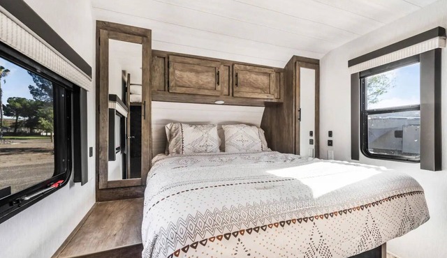Desert Tiny Home B29: Experience Serenity w/ Hiking & Shady Lounge Areas