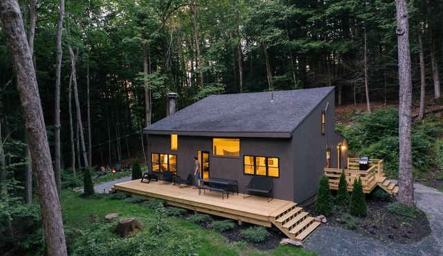 Designer Cabin w/Quechee Club Access - Pool, Spa, Ski - Sleeps 8 in Hartford
