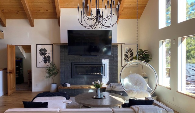 Designer Mountain Chalet + Monthly Rental Only + Walk to Village + Ski Back