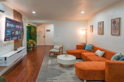 Disneyland Villa for Families with Game Room, EV and 3 Bedrooms, Sleeps up to 13