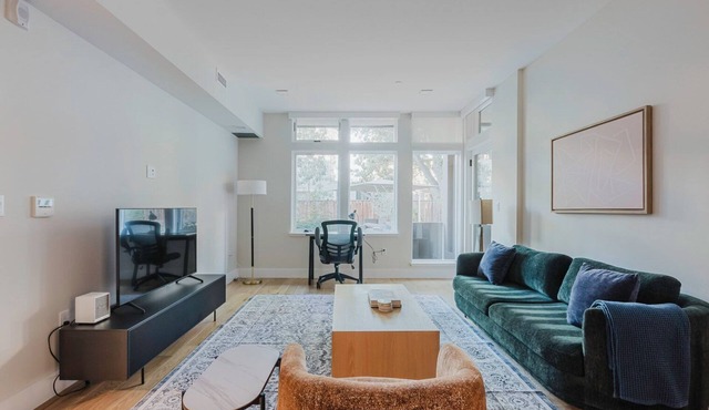 Divine Palo Alto 2BR w/W/D, nr Dining & Tech HQs, by Blueground