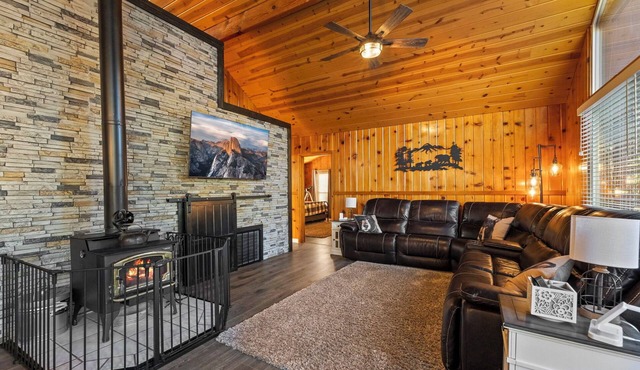 Dodge Ridge Parking Pass~ Pet Friendly ~ Fast WiFi ~ EV Charger & More