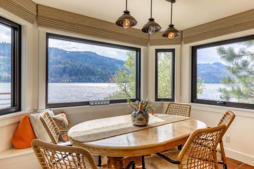 Dog-friendly lakefront home with fast WiFi private dock & 180-degree views
