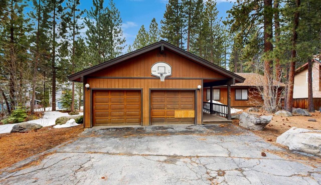 Dog-friendly retreat in Incline Village with fireplace & washer&dryer