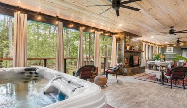 Downtown and Beach accessible Hot Tub + Firepit in Mobile