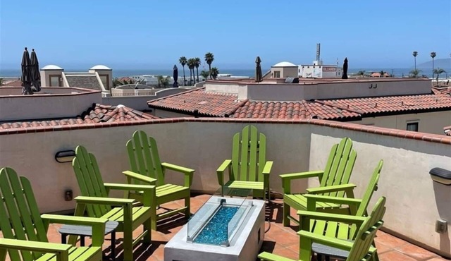 Downtown Condo with Rooftop Deck