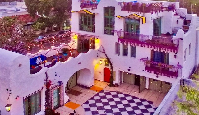 Downtown spectacular Penthouse with panoramic rooftop views- FUNRomantic