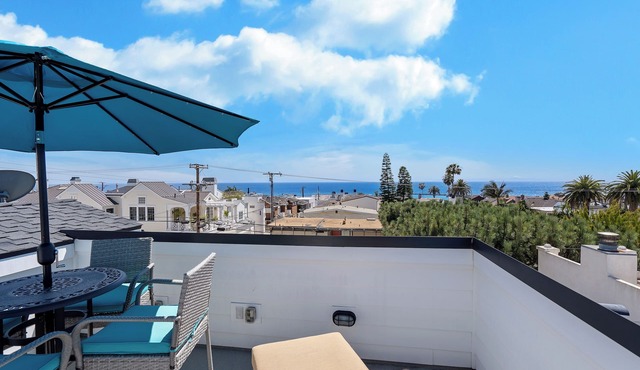Elegant 3-bedroom Beach house with AC and WiFi