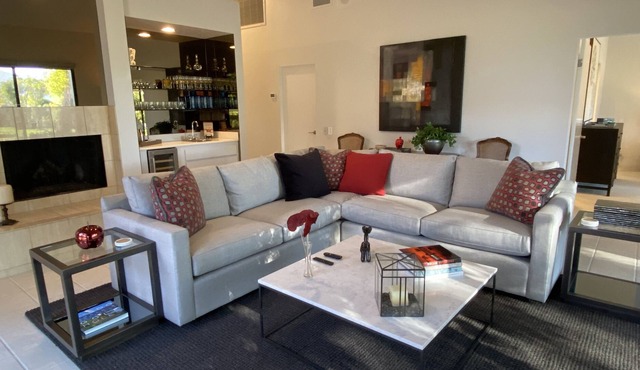 ELEGANT HIDEAWAY: Beautiful 2 ensuites, amazing views, extended patio, private hot tub. in Rancho Mirage