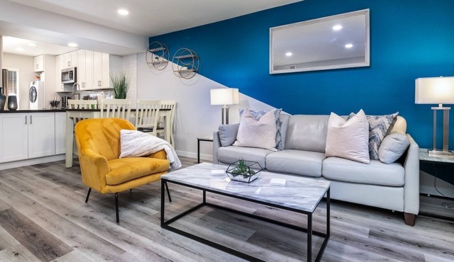 Elegant/WFH/Fast Wi-Fi/2 Plush King beds