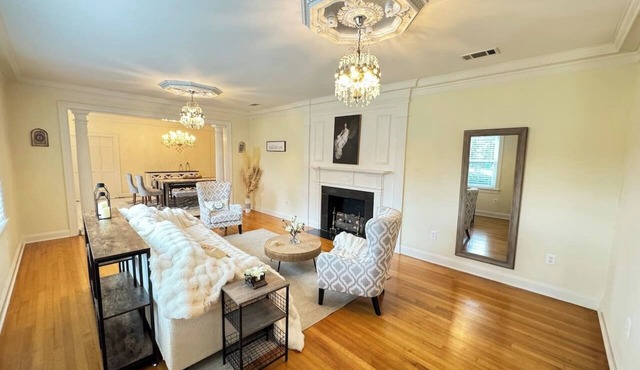 Enchanted Forest | 6BR Family & Group Retreat in Forest