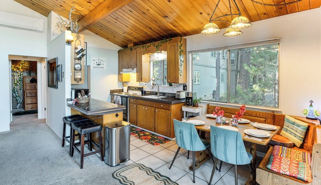Enchanted Woodland Cabin Near Yosemite w/Fire Pit