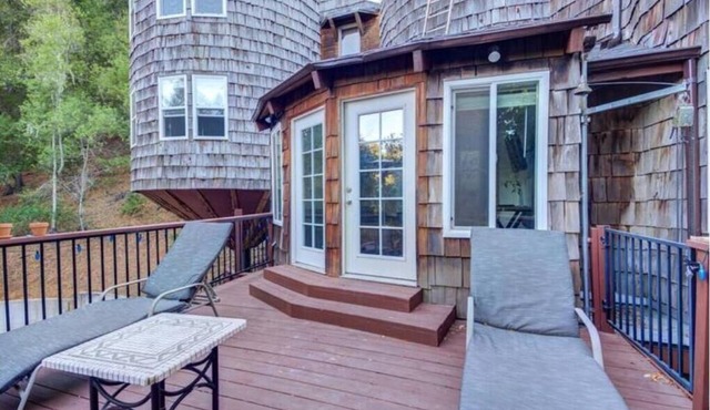 Enchanting three-bedroom treehouse