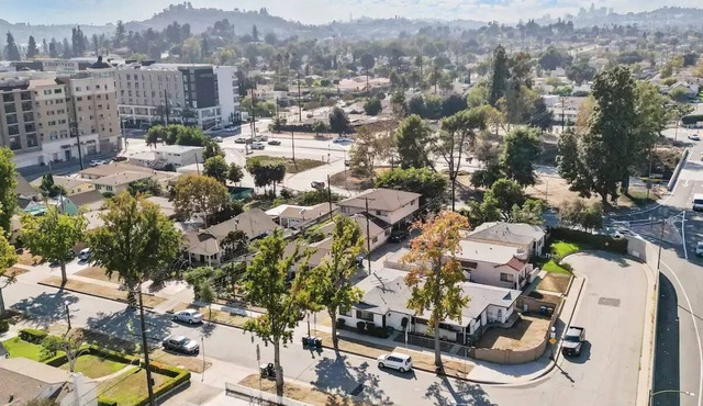 Entire 2 bedroom home -15 minutes to DTLA