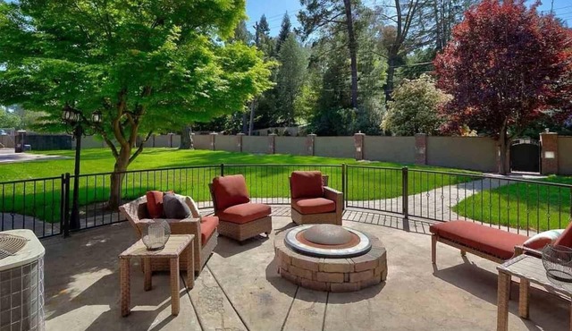 Entire Guest Suite in Oakland hills Estate.