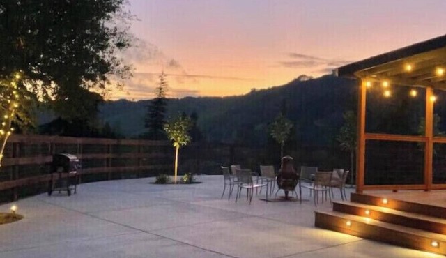 Entire Hilltop Cottage Retreat with Canyon Views: Heart of the the Bay Area