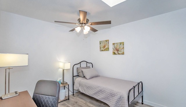 Entire - Pristine & Modern Condo in Yuma