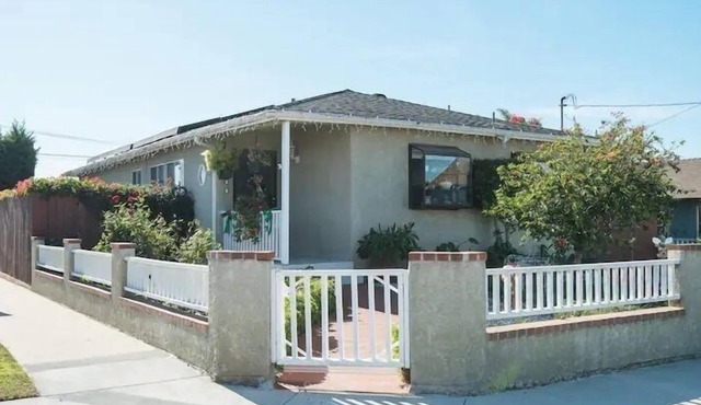 Entire rated studio, close to the beach and LAX.