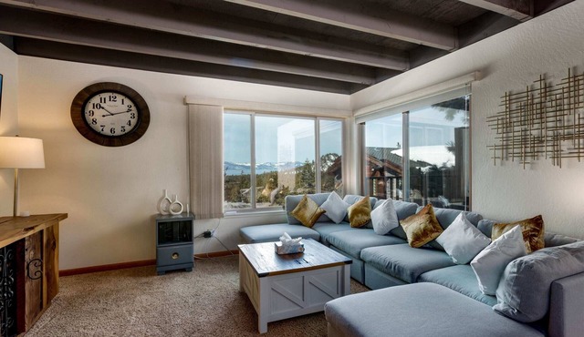Entire Townhouse in Lake Village with Stunning Lake View!