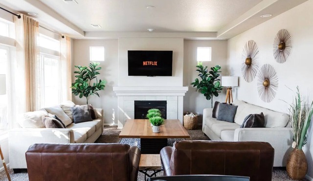 Epic 6BR Getaway Theater Hot Tub Sleeps 16+ in Johnstown