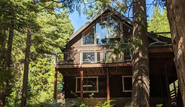 Escape to your cozy 3-bedroom cabin near South Lake Tahoe