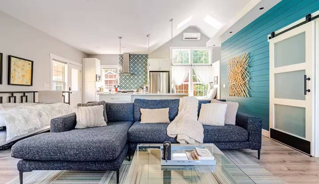 Etoile Bleue - A water view retreat with sauna on Bainbridge Island in Bainbridge Island