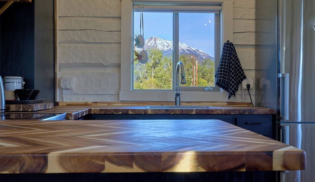 EVERYTHING IS NEW! Adorable Tiny Log Cabin with Awesome Views, Walk Everywhere in Joseph