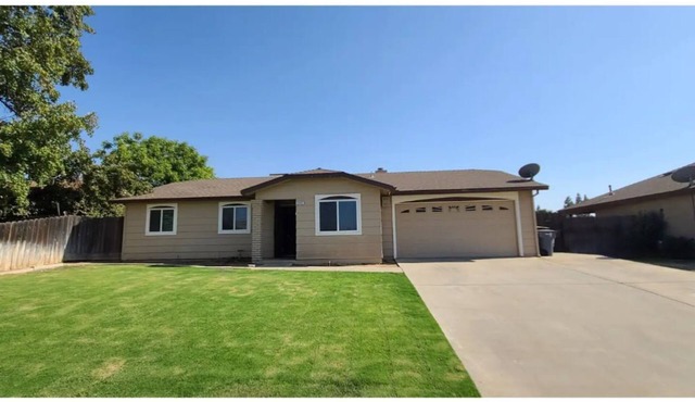 Excellent Home Near Shopping and Restaurants