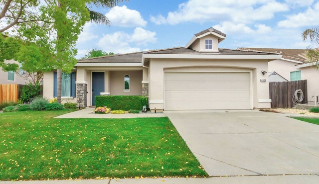 Fabulous 2-bedroom house with AC in Elk Grove