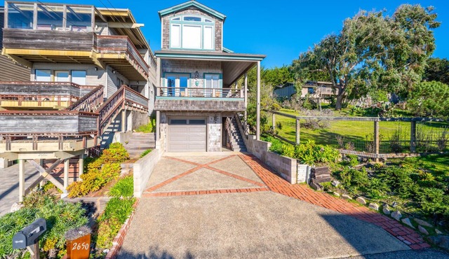 Fabulous, Pet-Friendly Rental in Marine Terrace! Steps from Fiscalini Ranch!