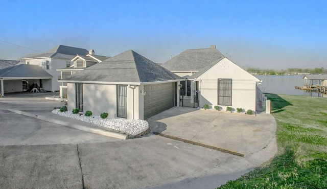 False River Lakefront Home with 2 King Master Suites & Private Pier in Oscar