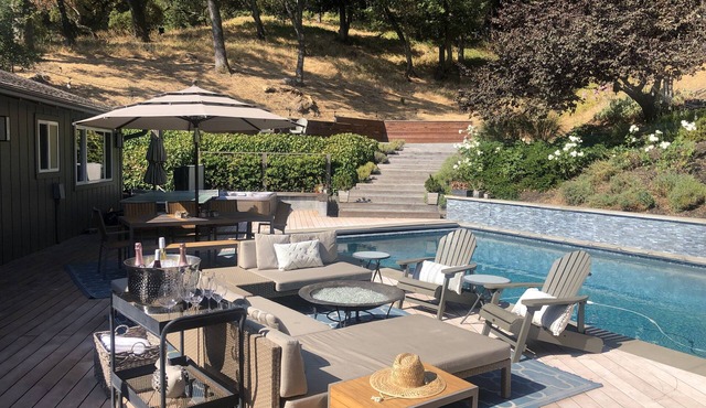 Family Destination - Private Acre in Ross - Heated Pool & Sport Court