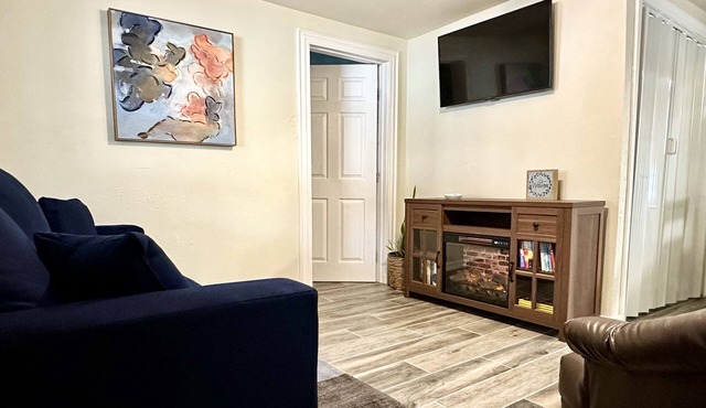 Family friendly, 1940’s remodeled cottage. Meets All accommodations needed.