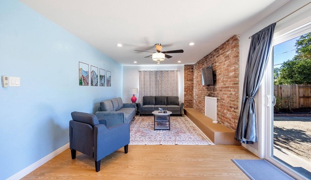 Family-Friendly 3BR in Sacramento – Backyard Fun!