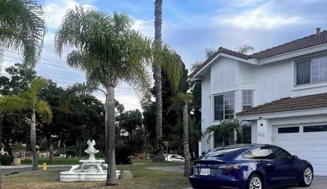 Family-sized home w/Pool & Direct Access to Park in Chula Vista