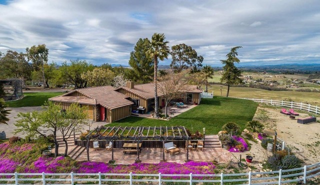 FarmStay HillTop wine country views 6BR/4BA