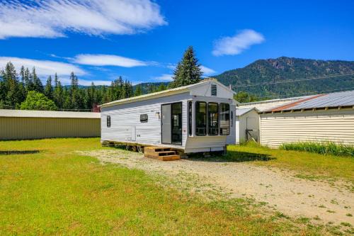 Fish, Hunt & Explore! Mtn-View Tiny Home in Noxon in Noxon