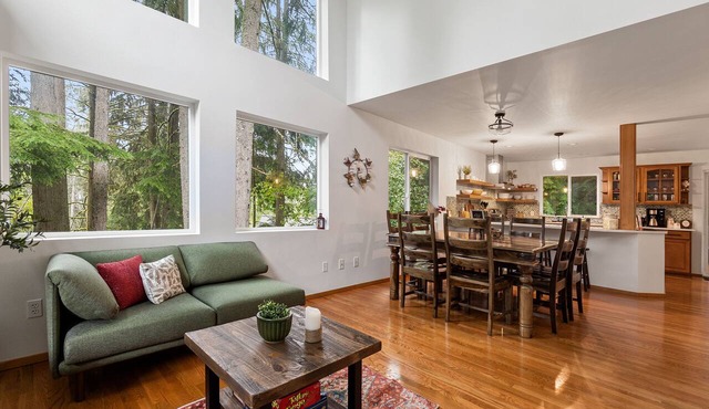 Forest Haven King Suite Near Trails & Lakes in Bellingham