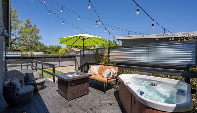 Forest & Vine - Hot tub and Pet Friendly!