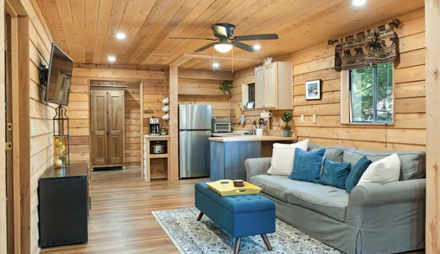 Fox Den Cabin - Heart of Shaver Lake Village! Pet Friendly