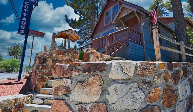 Fox n Bear Cottages Pet Friendly Sleeps 31