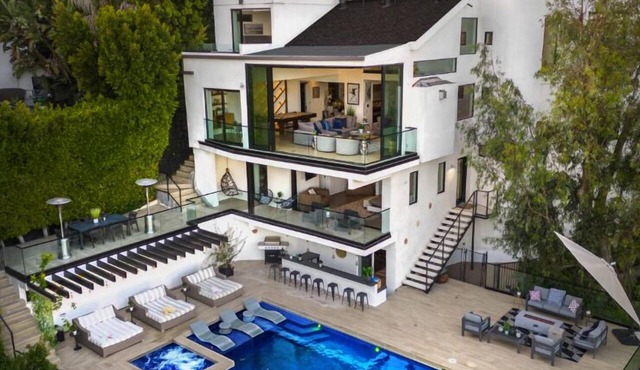 Franklin Modern - Hollywood Hills Estate with Theater, Pool, & Views