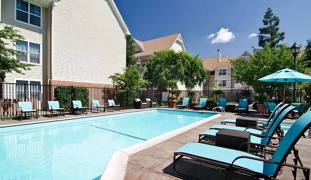 Fresno Hospitality: Enjoy Homely Comforts with Pool and Kitchen | Two Suites