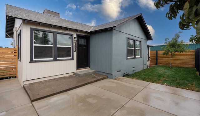 Fully Furnished 3BR 1bath home– Ideal for 30+ Day Stays