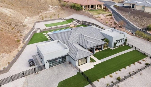 Fully Furnished Henderson Hideaway by Lake LV