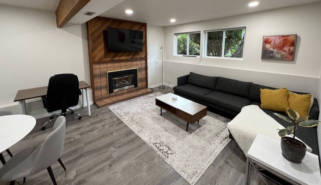 Fully Renovated Private Suite in Beautiful House in Bothell