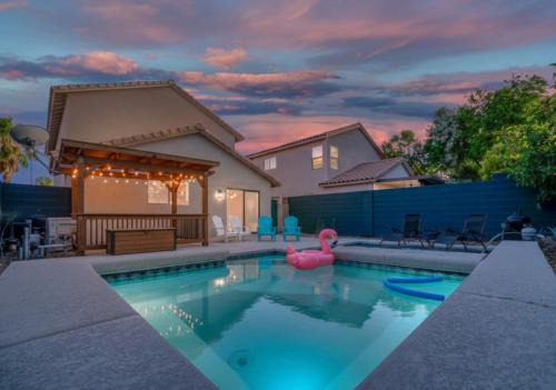 FUN Retro Arcade Villa - Pool&Spa, Arcades, Billiards,BBQ Gazebo Lounge, 10 Mins Strip