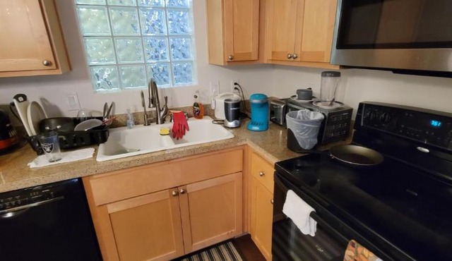 Furnished 2BR Condo in San Jose + Parking Northside, San Jose
