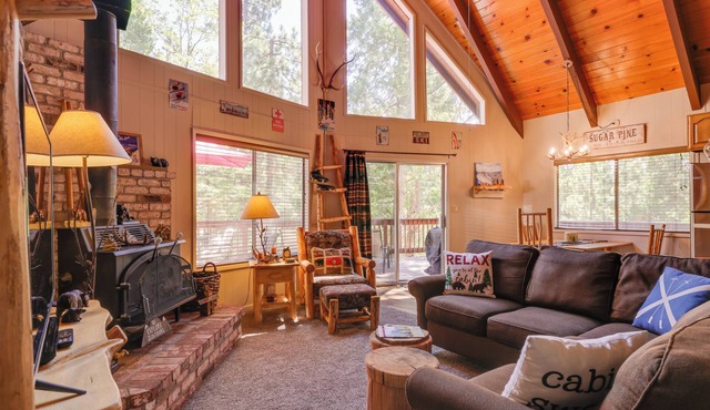 Furnished Deck: High Sierra Cabin in Twain Harte!