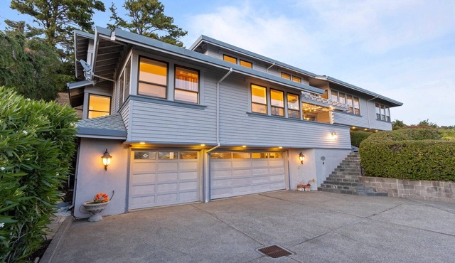 Gated 6BD Retreat: Bay Views,HotTub,Theater,Games